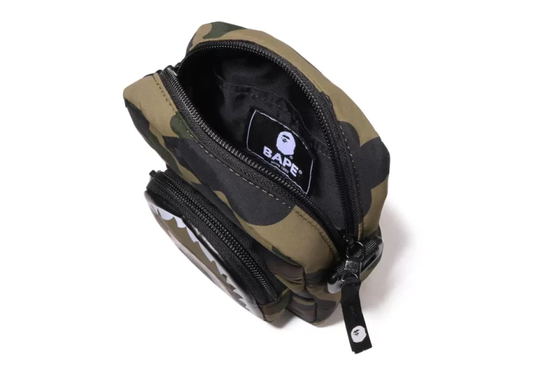 BAPE 1st Camo Shark Mini Bag Green - Imagen 3